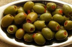 Маслини та оливки: у чому різниця